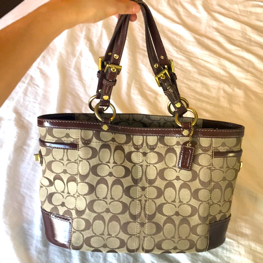 Coach tote in signature brown with gold details